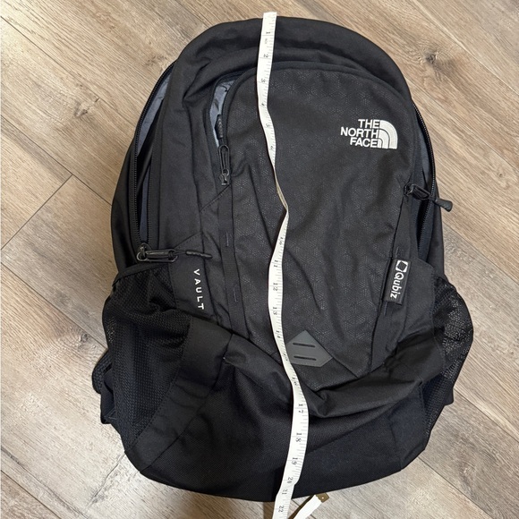 North Face Vault Backpack Black 26L - Picture 7 of 9